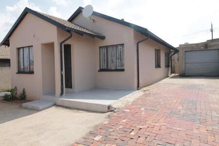 3 Bedroom House in Bramley View