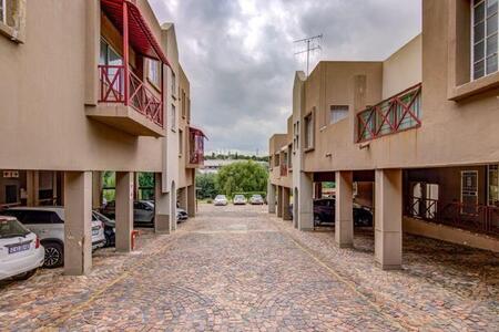 2 Bedroom Apartment in Corlett Gardens