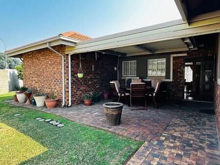 3 Bedroom House in Three Rivers East