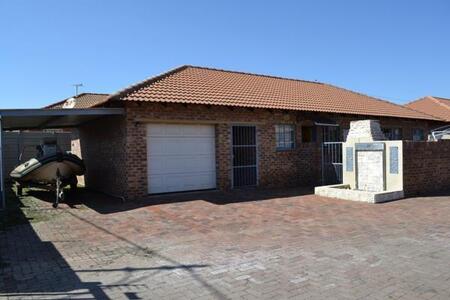 3 Bedroom House in Nigel