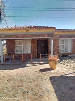 2 Bedroom House in Aston Lake