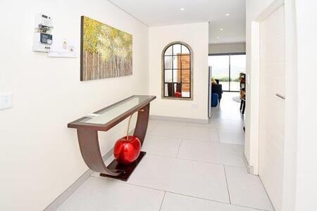 1 Bedroom Apartment in Dania park