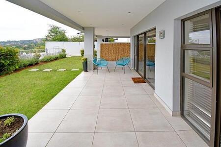 2 Bedroom Apartment in Dania park