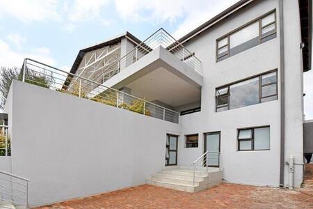 2 Bedroom Apartment in Dania park