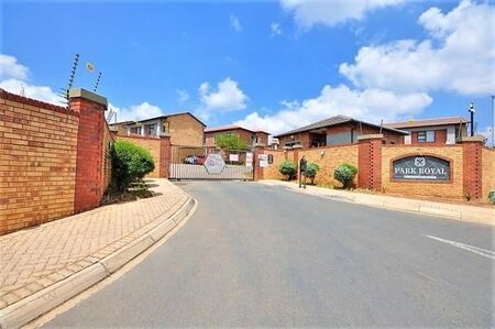 3 Bedroom Townhouse in Wilgeheuwel