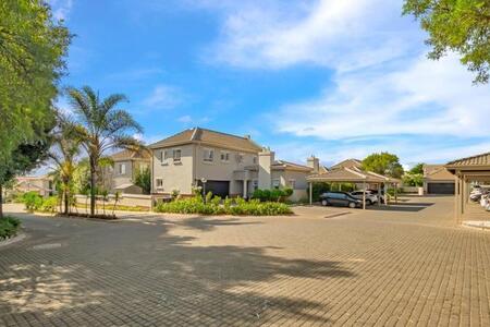2 Bedroom House in Eagle Canyon Golf Estate