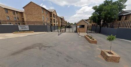3 Bedroom Apartment in Grobler Park