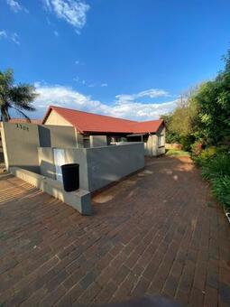 5 Bedroom House in Weltevreden Park