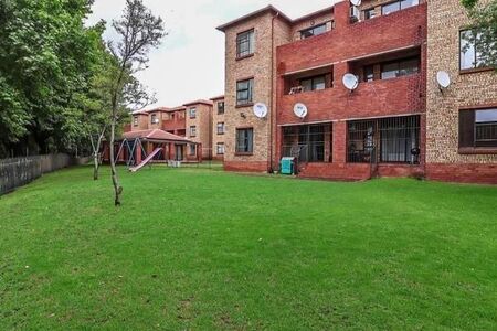 2 Bedroom Apartment in Weltevreden Park