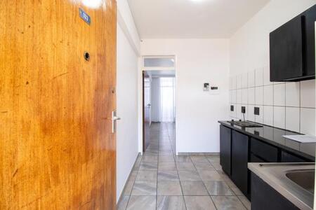 Bachelor apartment in Florida Park