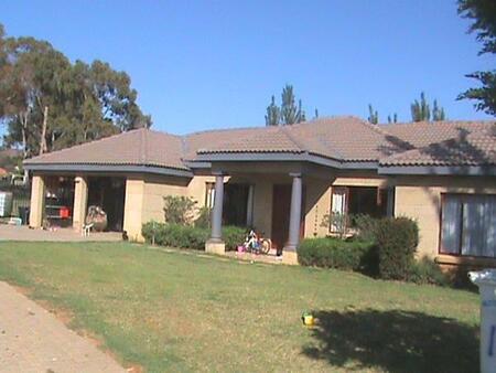 3 Bedroom House in Shere