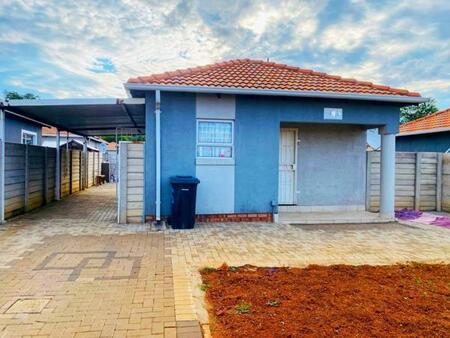 2 Bedroom House in Zandfontein Ah