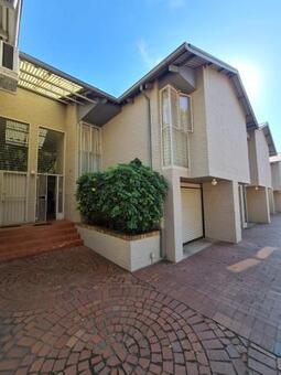 3 Bedroom Townhouse in Nieuw Muckleneuk