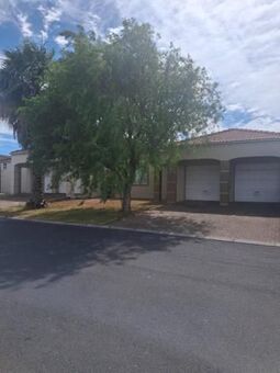 3 Bedroom Townhouse in Eikenbosch