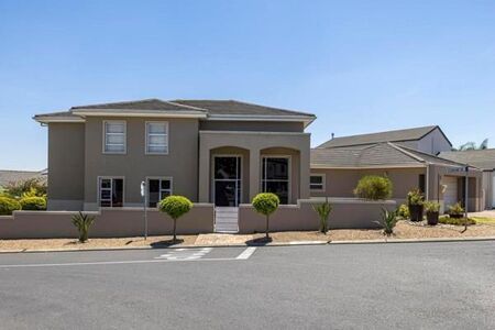 4 Bedroom House in Graanendal