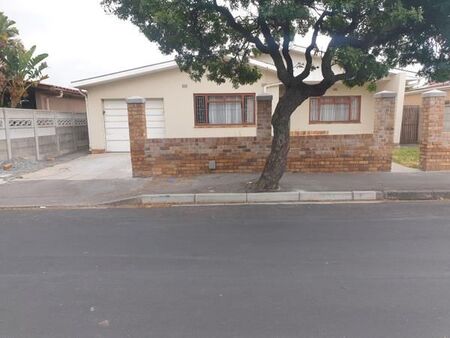 3 Bedroom House in Goodwood