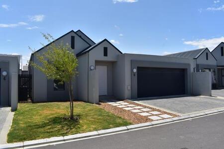 3 Bedroom House in Aan de Wijnlanden
