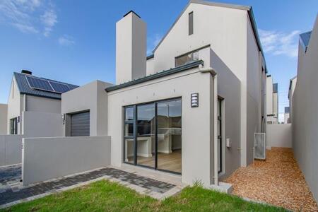 3 Bedroom Duplex in Aan de Wijnlanden