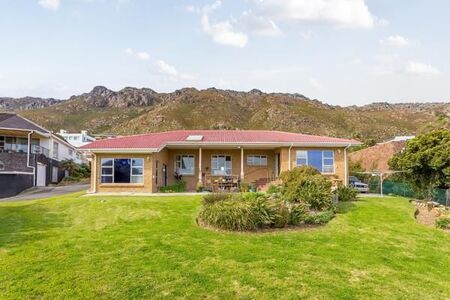 3 Bedroom House in Mountainside