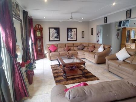 6 Bedroom House in Veld En Vlei