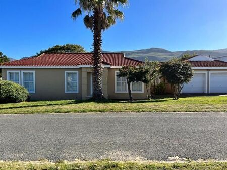 3 Bedroom House in Sandbaai
