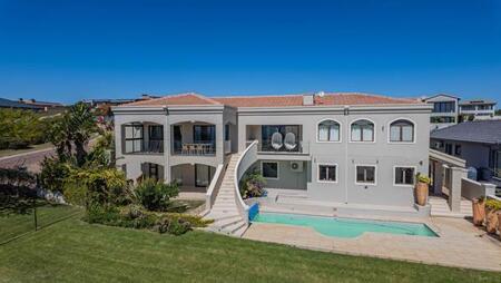 4 Bedroom House in Whale Rock Heights