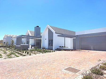 2 Bedroom House in Langebaan Country Estate