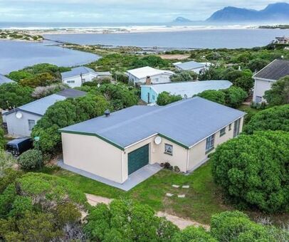 2.5 Bedroom House in Meerensee