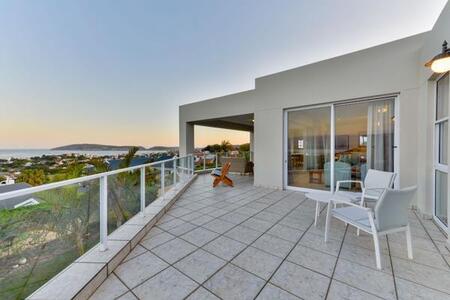 3 Bedroom House in Upper Robberg