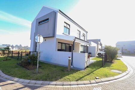 3 Bedroom Duplex in Kraaibosch Park