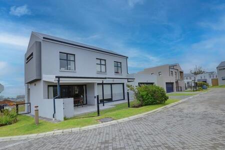3 Bedroom House in Kraaibosch Park