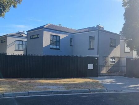 3 Bedroom House in Bergvliet