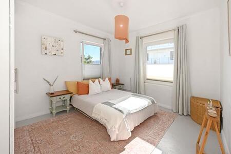 2 Bedroom House in Wynberg Upper