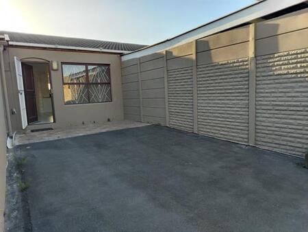 2 Bedroom House in Parow Valley