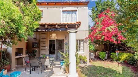 2 Bedroom duplex townhouse - sectional to rent in North Riding, Randburg