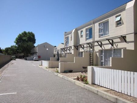 2 Bedroom duplex apartment to rent in George South