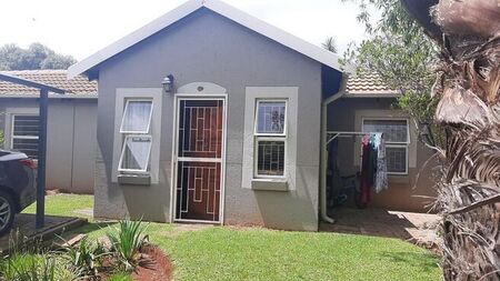 2 Bedroom apartment to rent in Weltevreden Park, Roodepoort