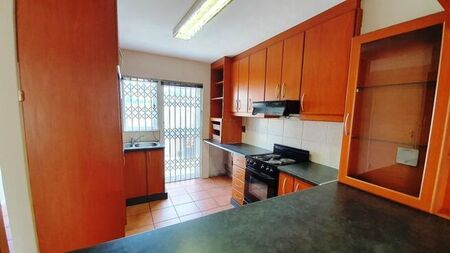 3 Bedroom townhouse - sectional to rent in Claremont, Cape Town