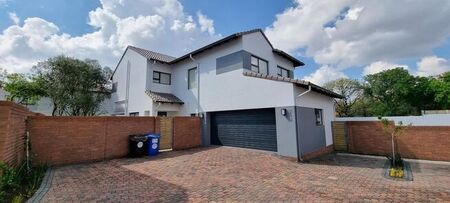 4 Bedroom townhouse - sectional to rent in North Riding, Randburg