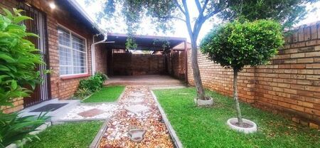 3 Bedroom townhouse - sectional to rent in Noordheuwel, Krugersdorp