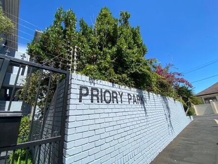 3 Bedroom apartment to rent in Mowbray, Cape Town