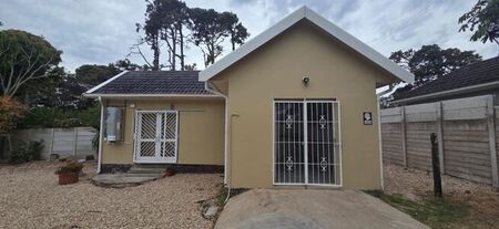 1 Bedroom cottage to rent in Greenshields Park, Port Elizabeth