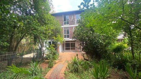 3 Bedroom duplex townhouse - sectional to rent in Sandown, Sandton