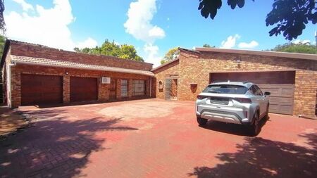 4 Bedroom house to rent in Theresapark, Akasia