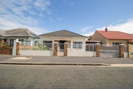 3 Bedroom house to rent in Strand North