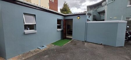 1 Bedroom bachelor apartment to rent in Rosebank, Cape Town