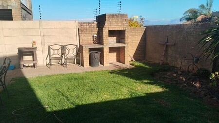 2 Bedroom house to rent in Uitzicht, Kraaifontein