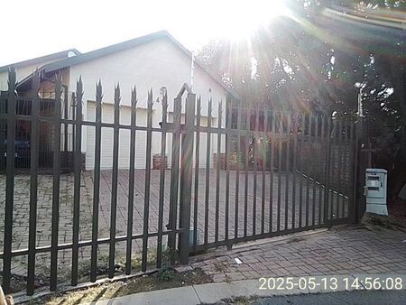 2 Bedroom house to rent in Bromhof, Randburg