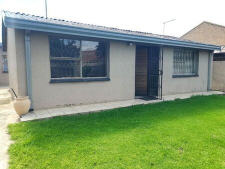2 Bedroom house to rent in Pimville, Soweto