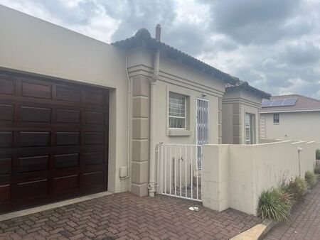 3 Bedroom cluster to rent in Sharonlea, Randburg